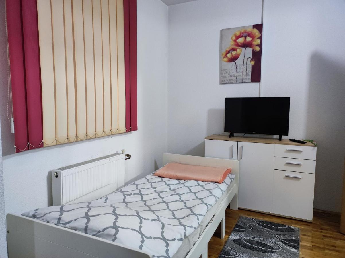 Apartamento Vela-edo Zavidovici Exterior foto