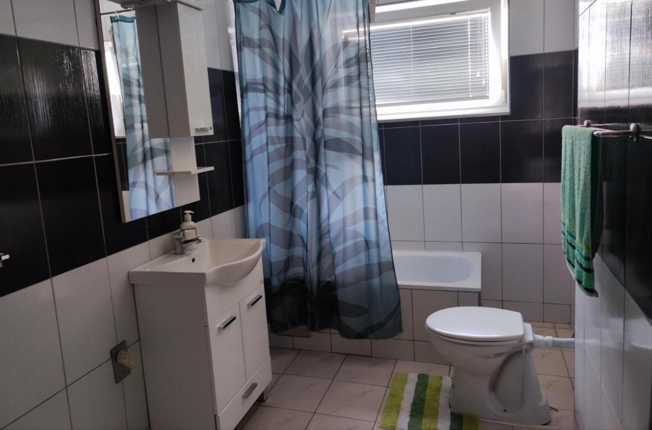 Apartamento Vela-edo Zavidovici Exterior foto