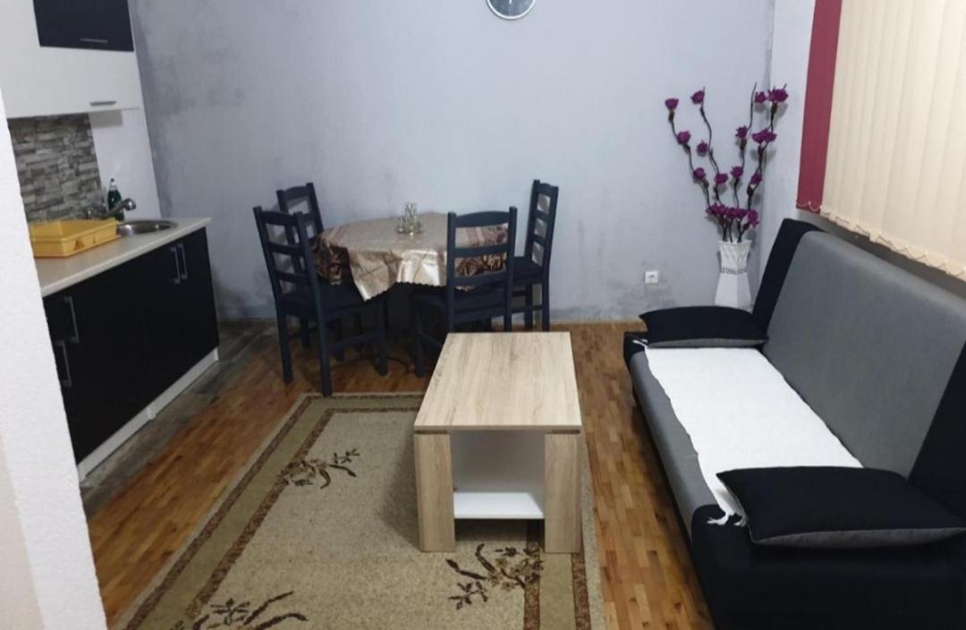 Apartamento Vela-edo Zavidovici Exterior foto