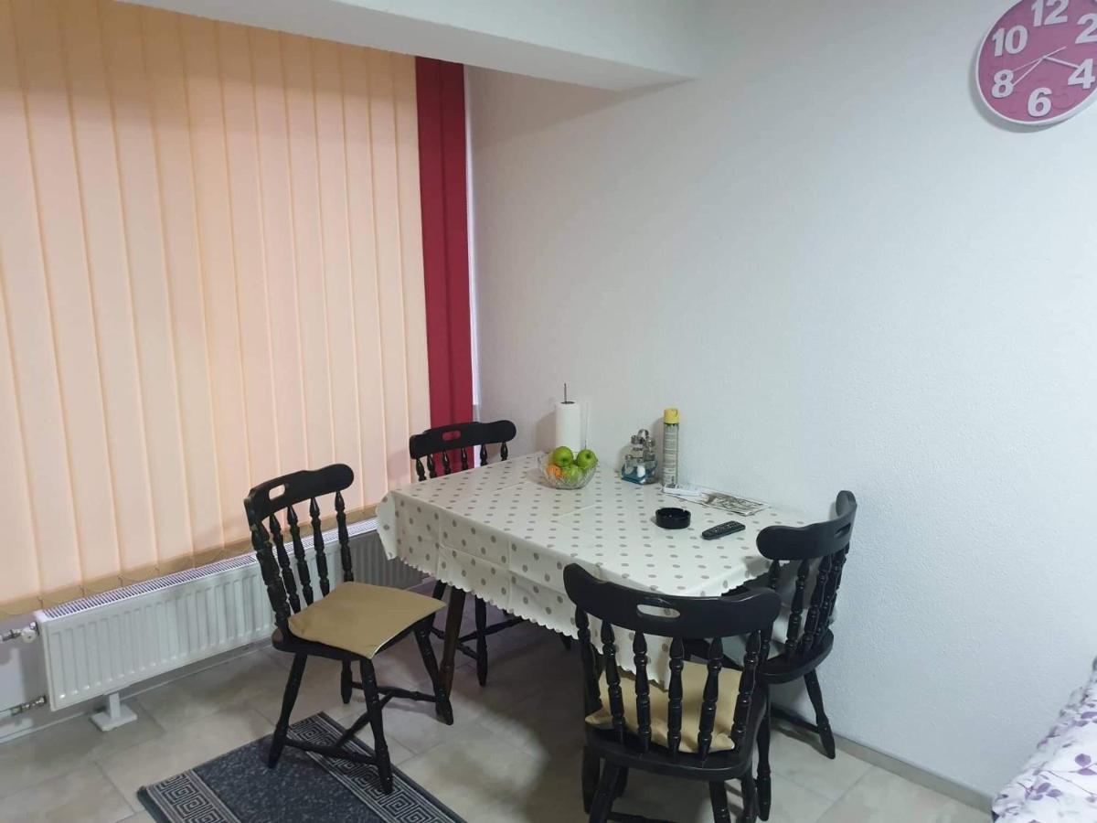 Apartamento Vela-edo Zavidovici Exterior foto